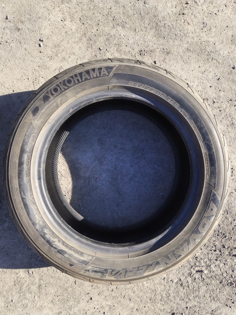 Продаются 4 б/у шины YOKOHAMA 225 / 55 R17  97W в хорошем состоянии