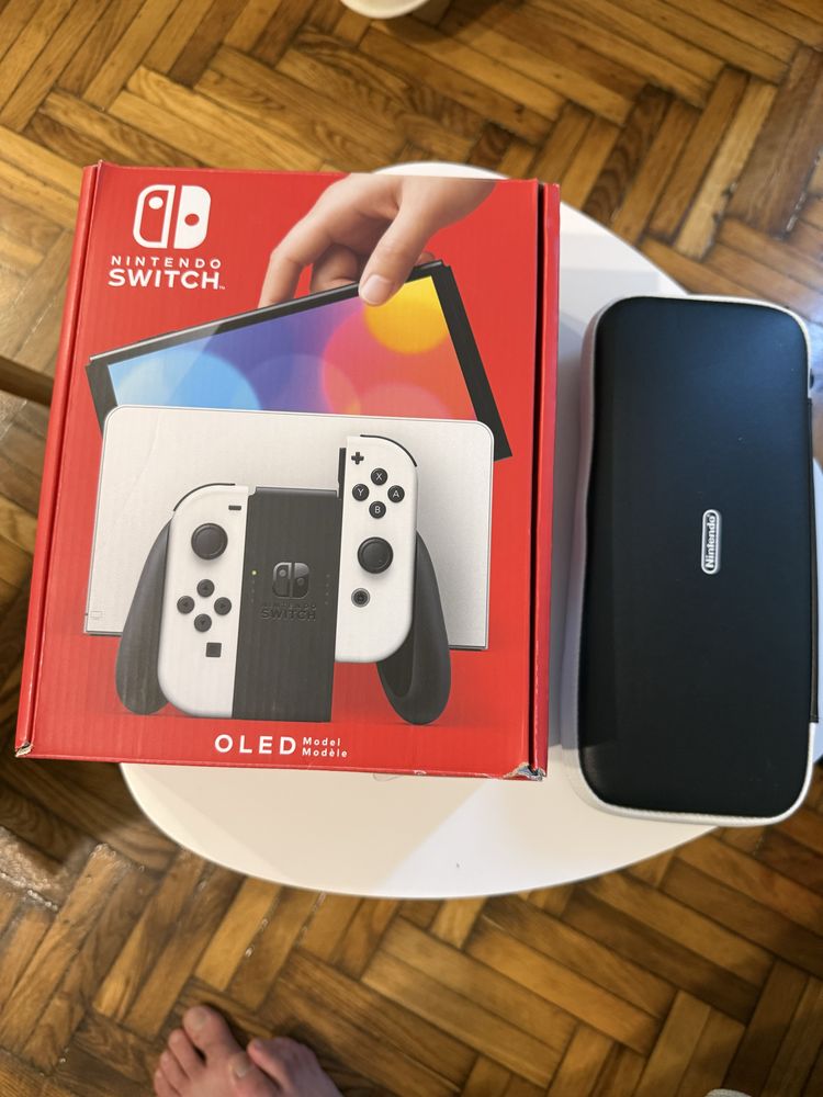 Nintendo Switch Oled Alb cu Card Micro SD 256 GB si husa de protectie