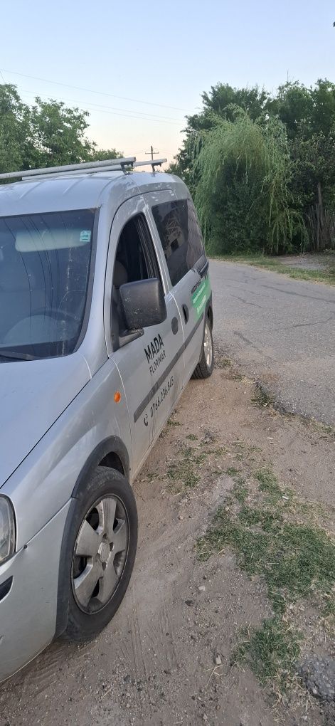 Vând Opel Combo 1.7dti