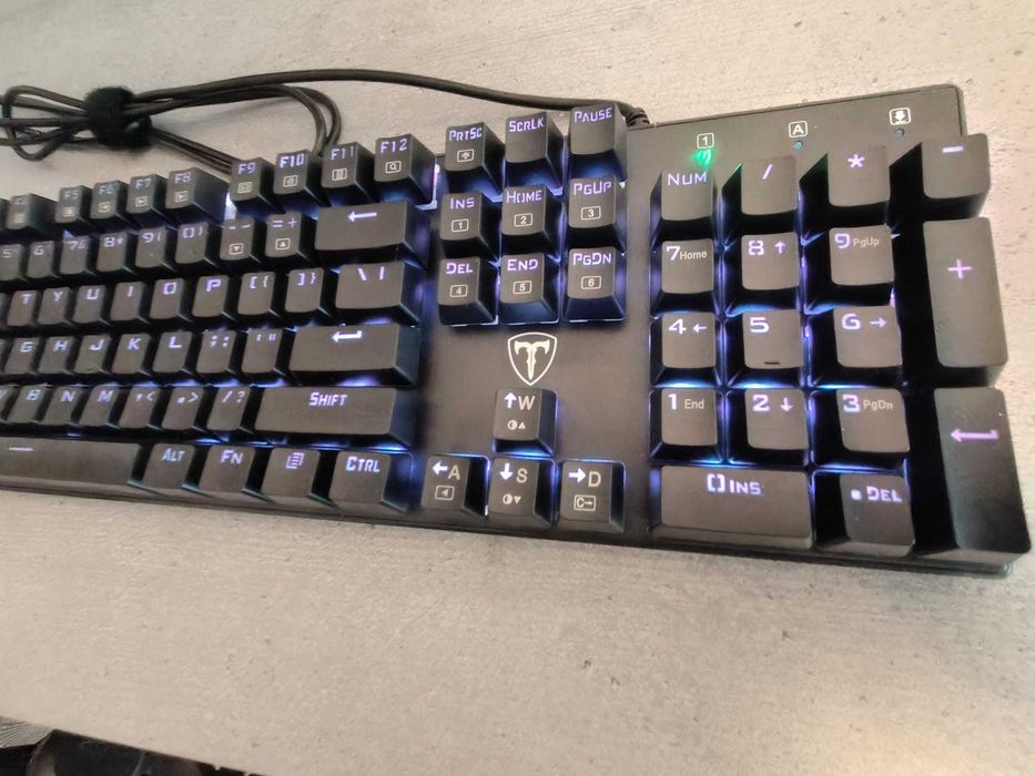 Vând Tastatură Gaming Mecanică T-Dagger Frigate - RGB, Stare Perfectă