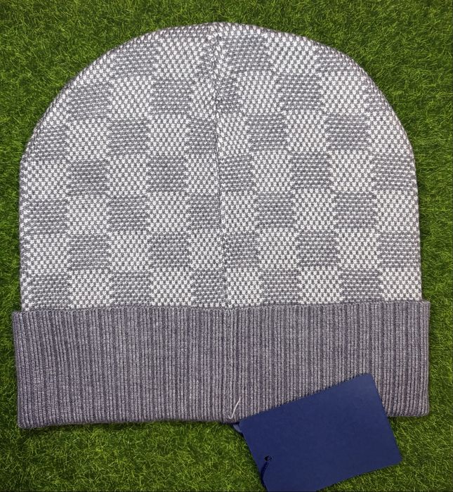 Vand caciula lv gri noua cu eticheta