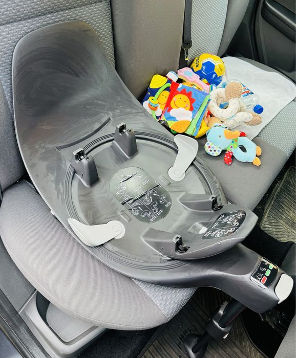 De vanzare baza isofix si scoica cybex + adaptori scoica.