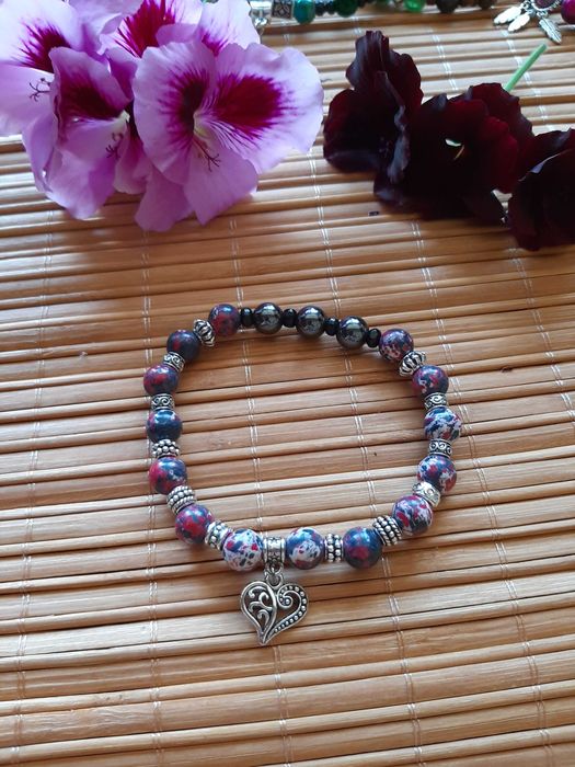 Гривни от полускъпоценни камъни. Подаръци за коледа.