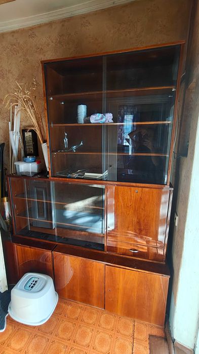 Шкаф из красного дерева