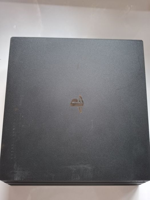 PS4 Pro + controller + cablu alimentare – funcționează perfect