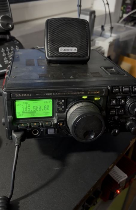 Vand Yaesu ft 897 in state perfecta de functionare