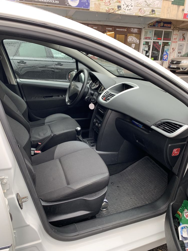 Peugeot 207sw 2700€ negociabil