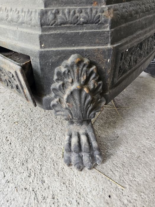 Soba antica din fonta