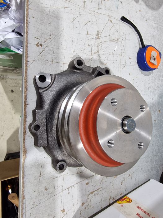 Pompa apa tractor ford 7810 import Italia este originala preț 650 lei