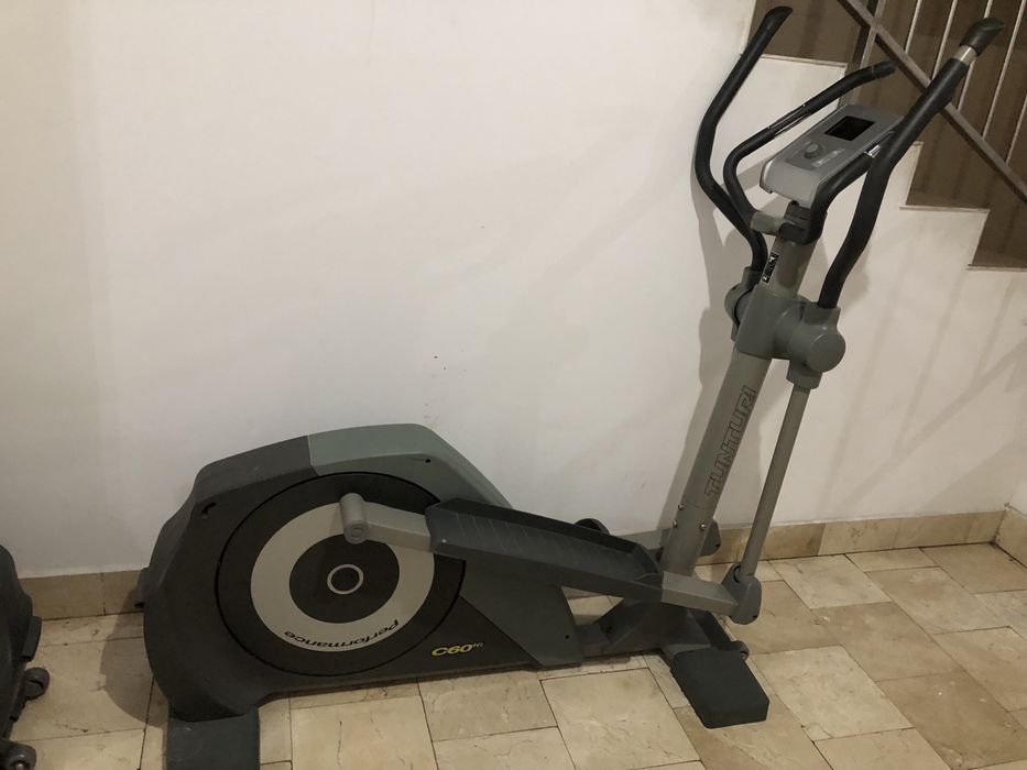 Bicicleta Eliptica Tunturi si una cu Pedale