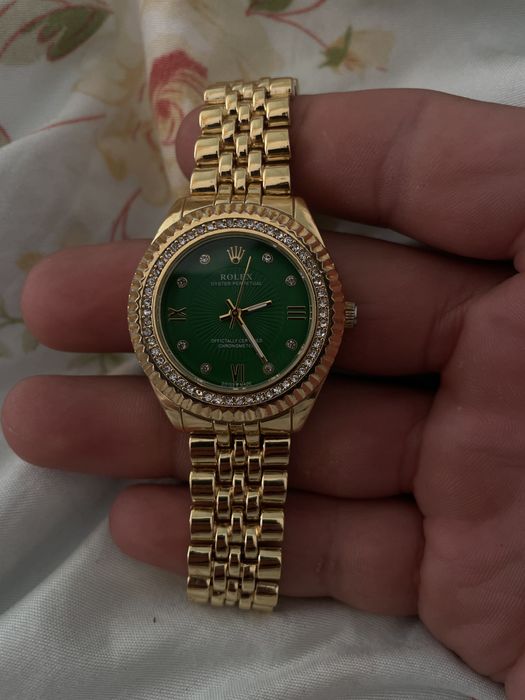 Часы Rolex, в идеальном состоянии, срочно продаются.