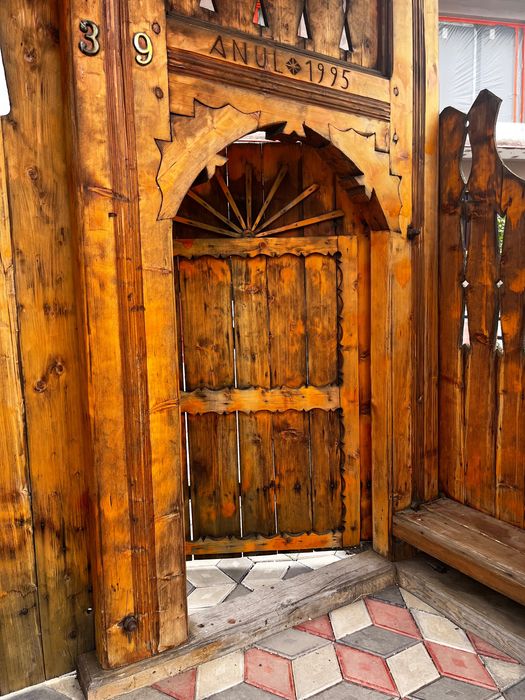 Poartă de brad cu 5 stâlpi