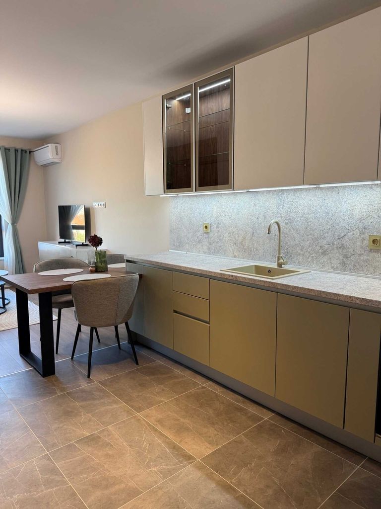 Дава се под наем Двустаен апартамент в София, Витоша - 60 кв.м за 510 € - Снимка #1