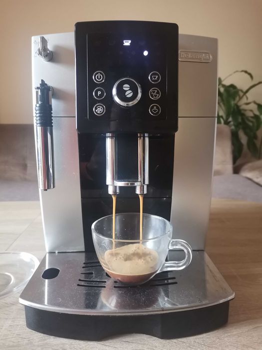 Кафемашина кафеавтомат Delonghi magnifica Ecam23.210
