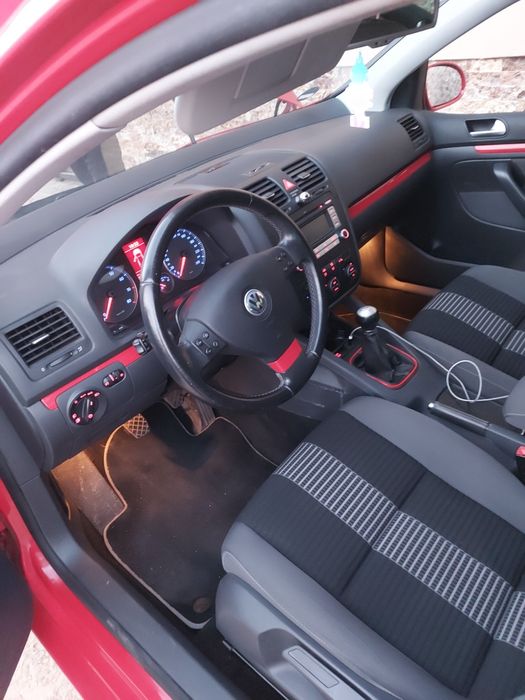 de vanzare golf 5 1,6 benzina mpi ,102 cp