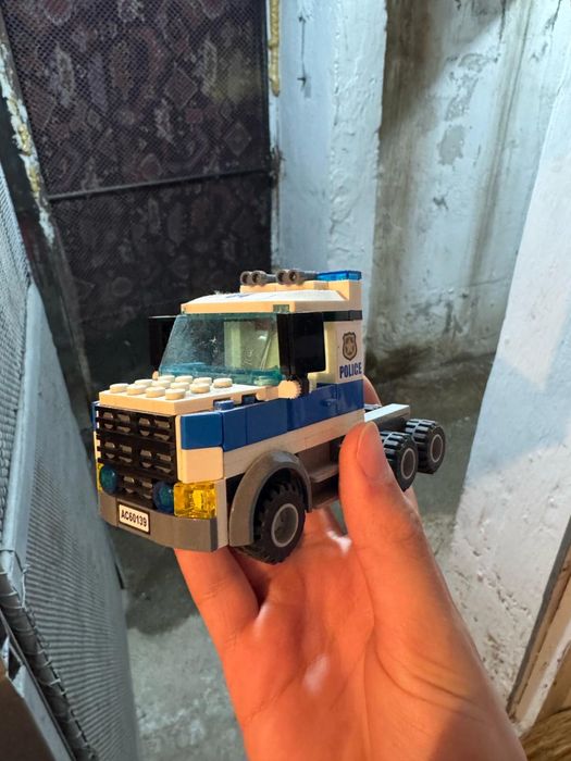 Cutie plina cu seturi de lego