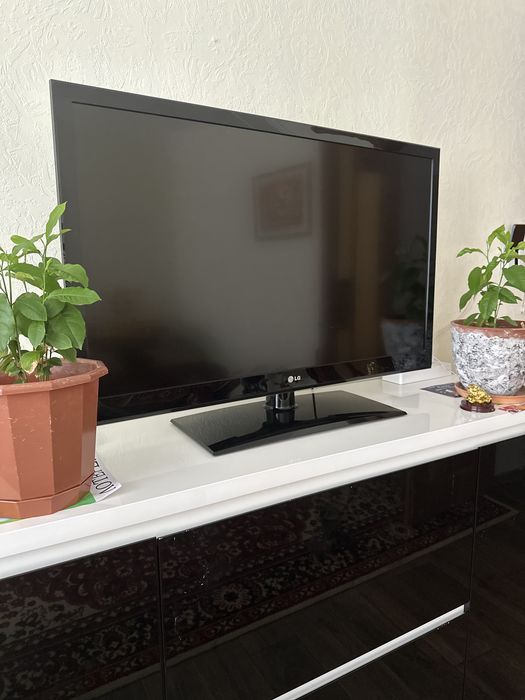 Продам телевизор LG