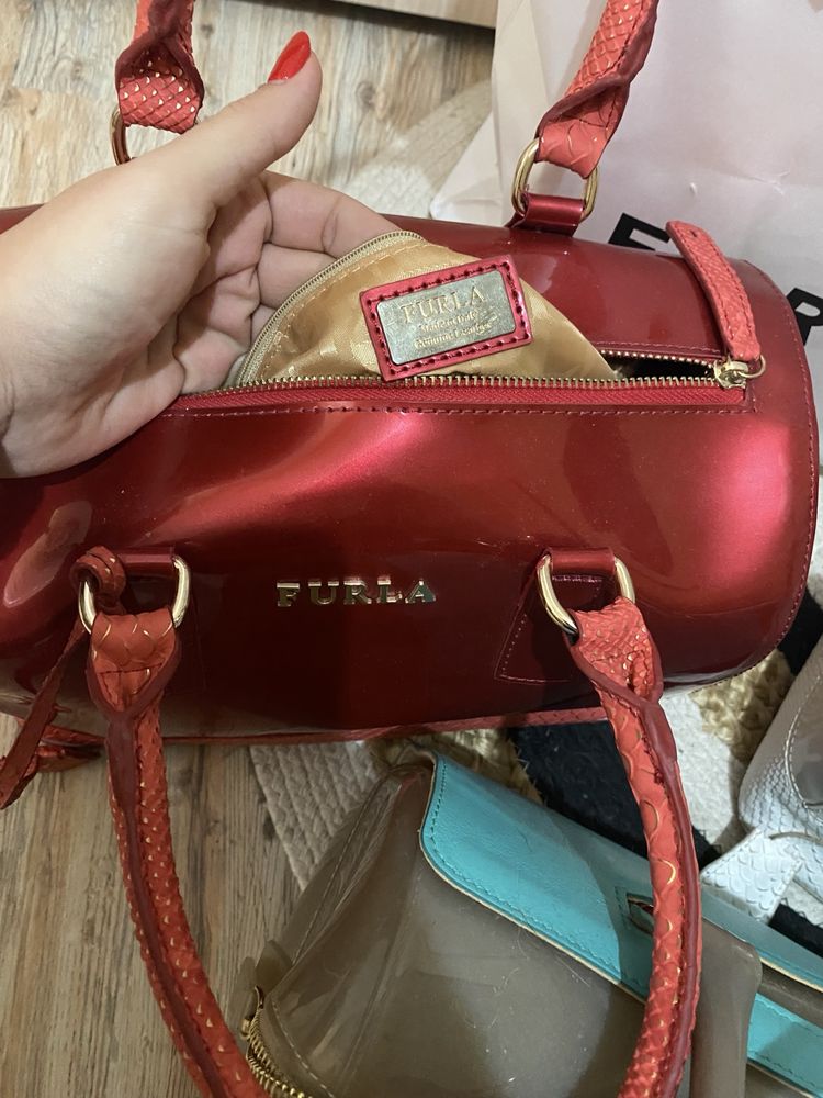 Чанта червена Furla