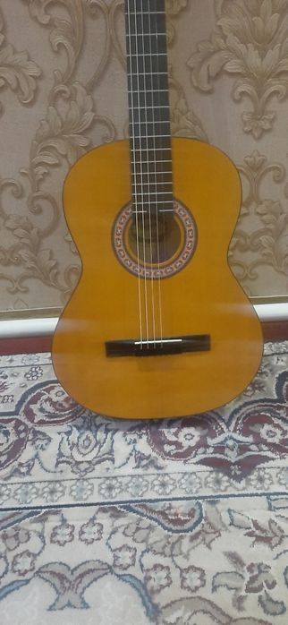 Gitara sotiladi narhidan otb beraman