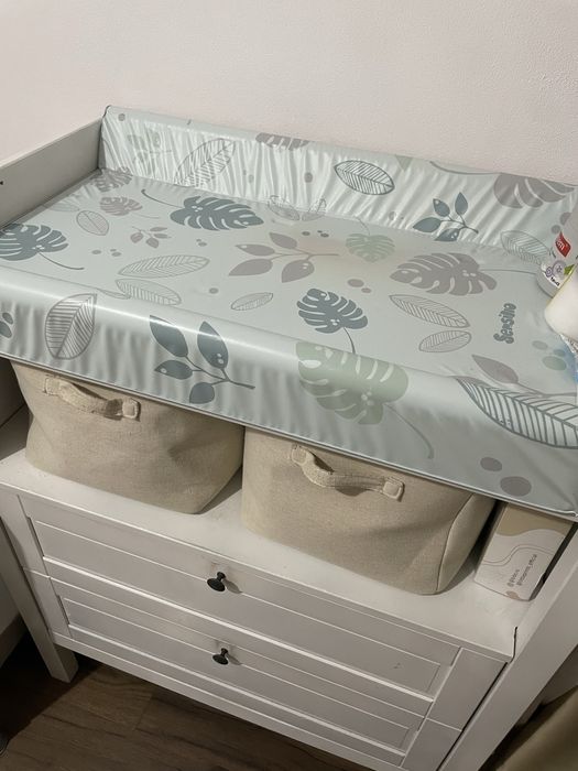 Vând comodă IKEA și saltea pt înfășat bebe CADOU