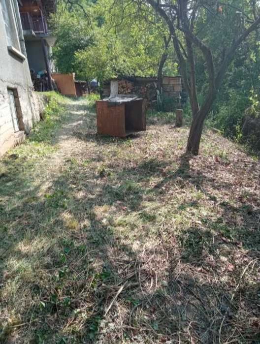 Продава КЪЩА област София, гр. Своге с. Владо Тричков