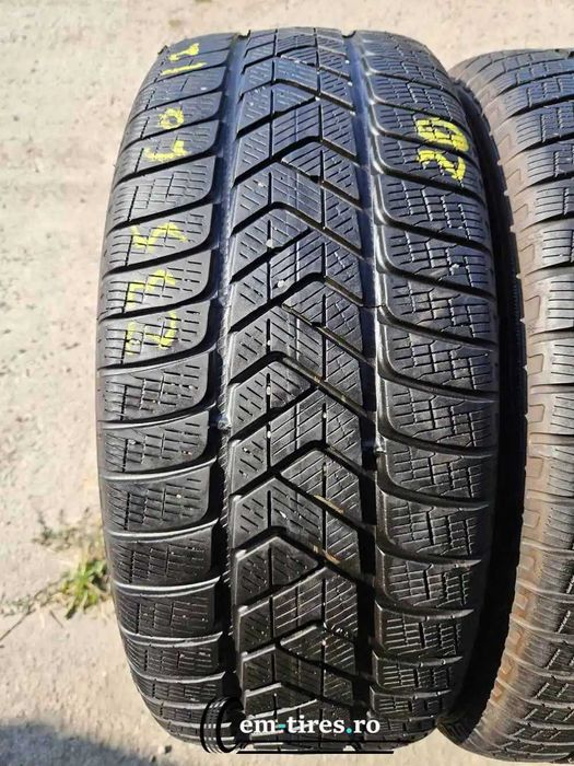 SET 4 Anvelope Iarna 235/60 R17 PIRELLI Winter Scorpion 106H