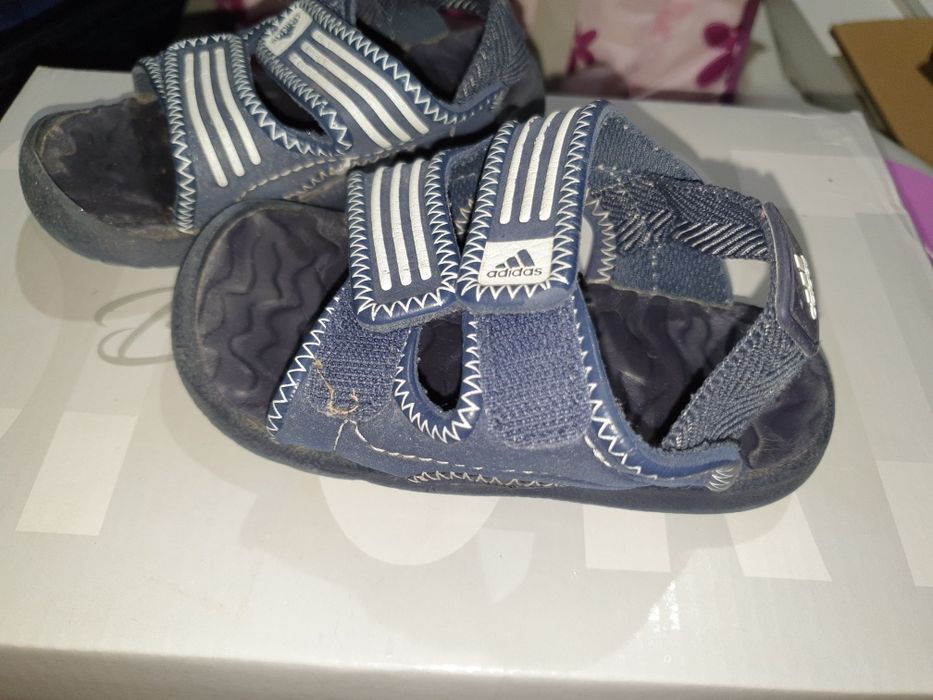 Детски пантофи и сандали