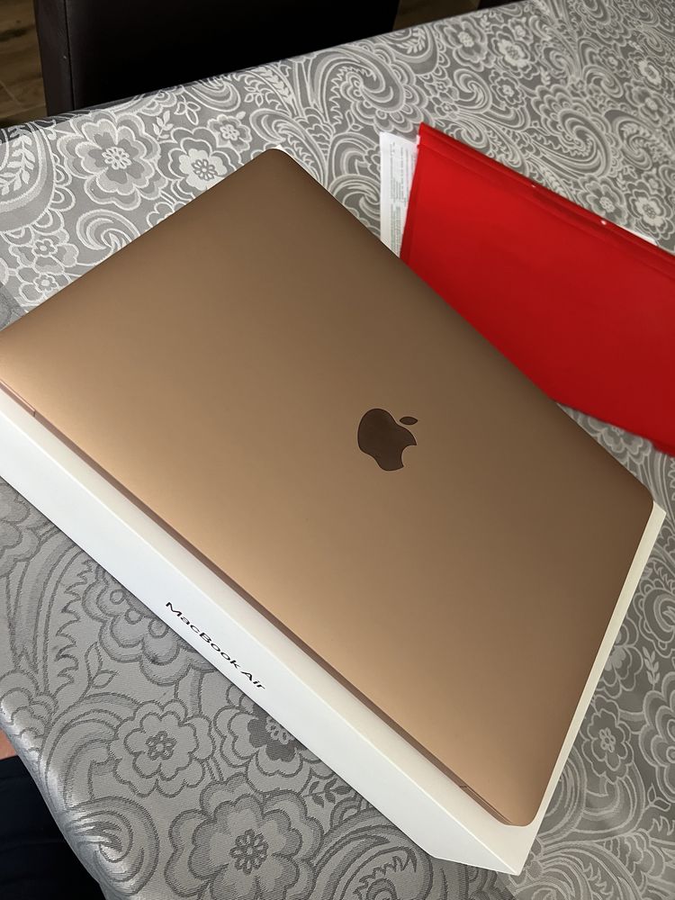 Vand MacBook m1 Gold