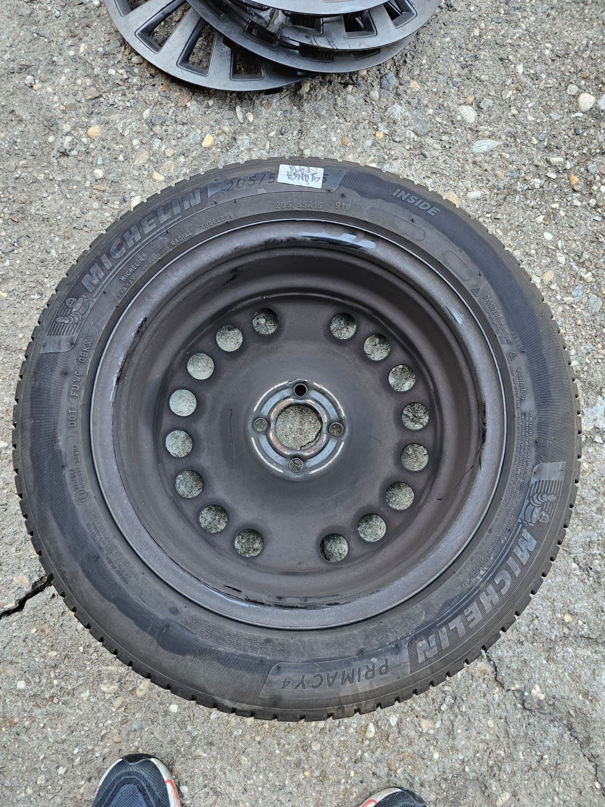 Jante noi tabla + anvelope vara Michelin ca NOI / 205 55 R16 / 4x100
