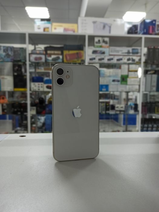 Apple iPhone 11, 128gb, 79%.