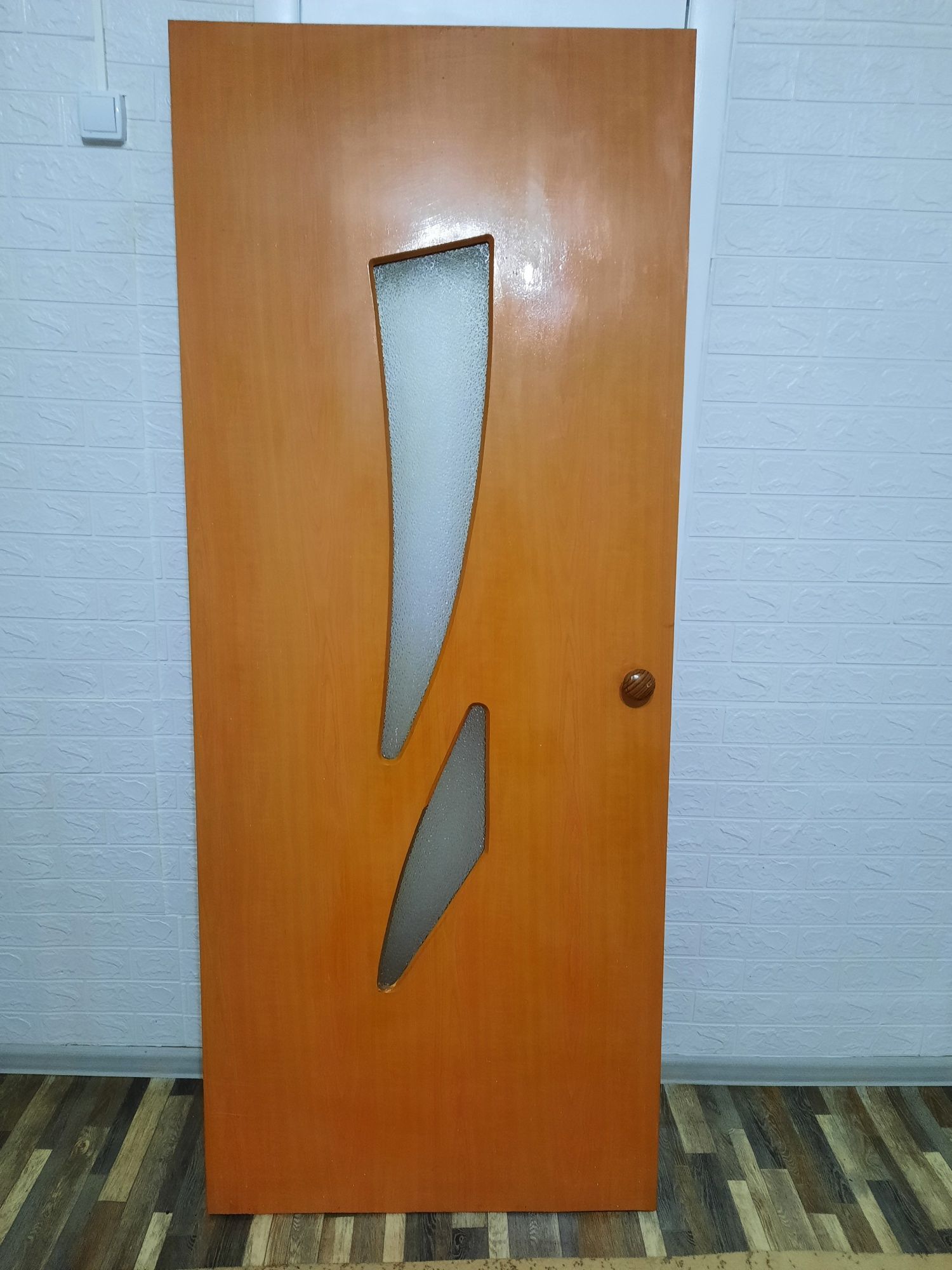 Есік сатылады, Жағдайы жаксы
