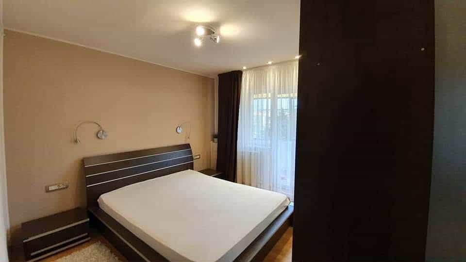 Vand apartament 2 camere - Decomandat - zona Lebada