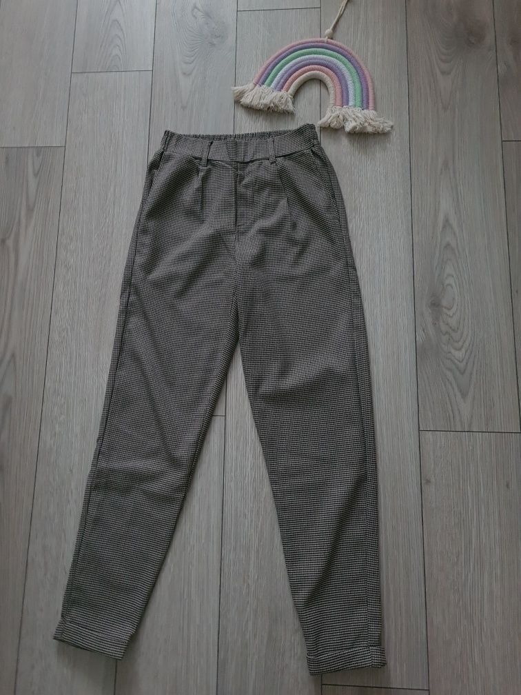 Pantaloni Bershka 34 (xs)