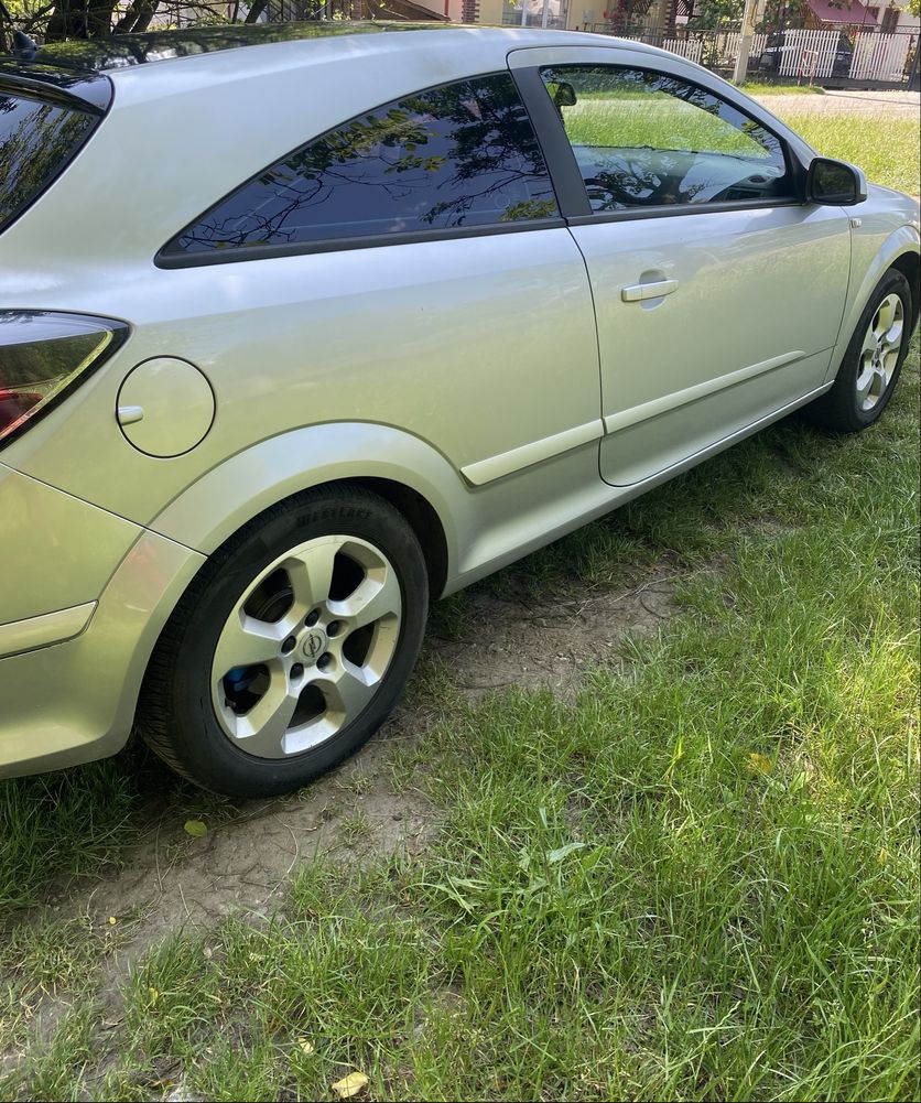 Opel astra h gtc