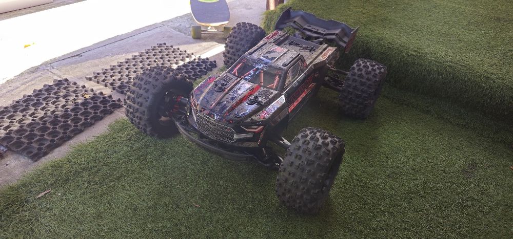 Arrma kraton 8s EXB