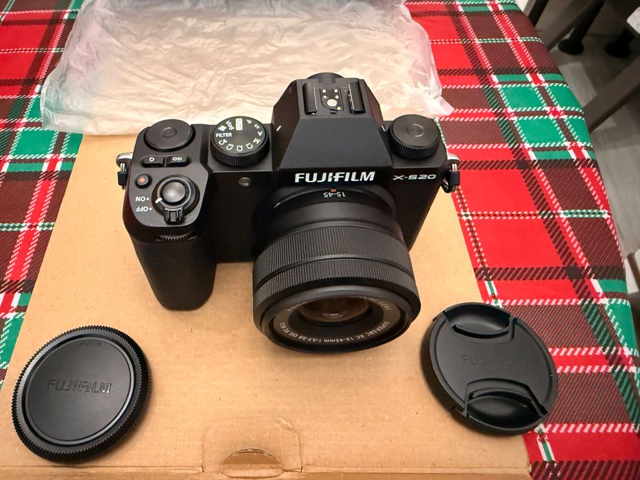 Fujifilm X-S20 cu obiectiv XC15-45mm F#3.5-5.6 OIZ PZ. 2,088 cadre