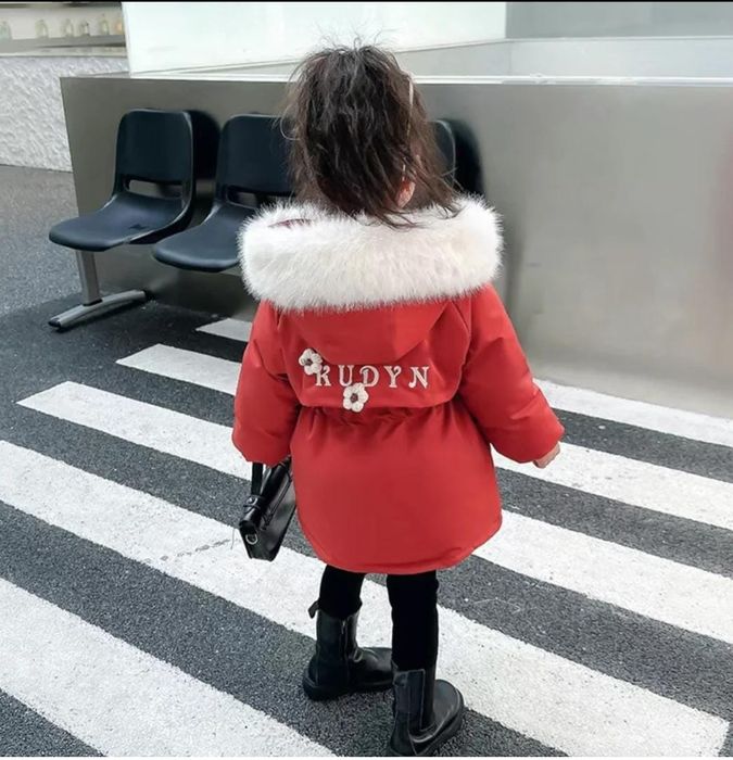 Абсолютно новая куртка для девочки