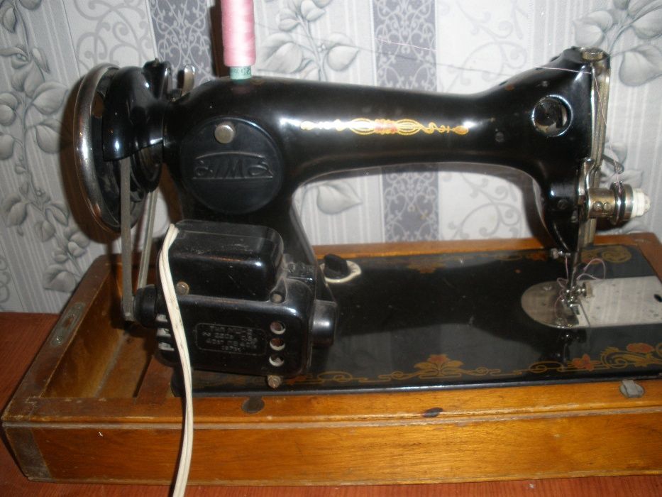 продам советскую подольскую швейную машинку б/у. бытовую .