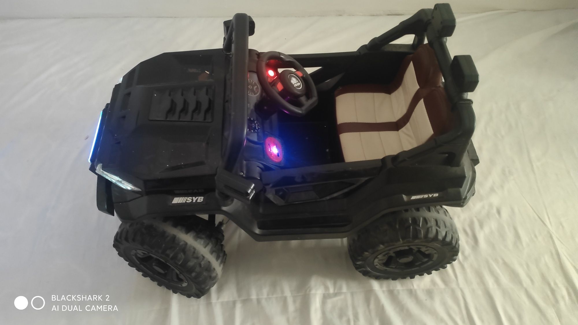 Detiski Jeep  4x4 balon akumlator yengi balonlari rezinka holati yahsh