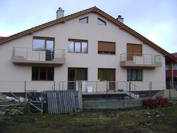 Executam lucrări în  construcții case în rosu și finisat