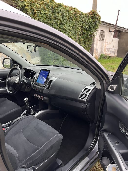 Vând Mitsubishi Outlander 2.0 d 4x4