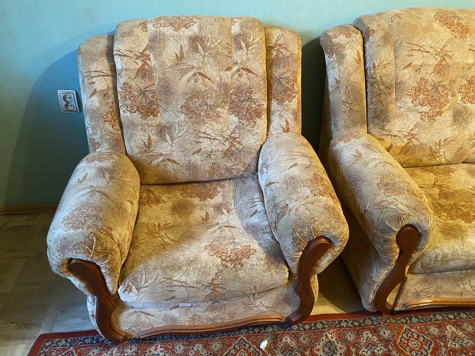 Продам мягкий уголок, двойка. В хорошем состоянии.