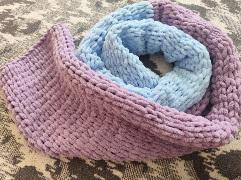 Двуцветен плетен шал