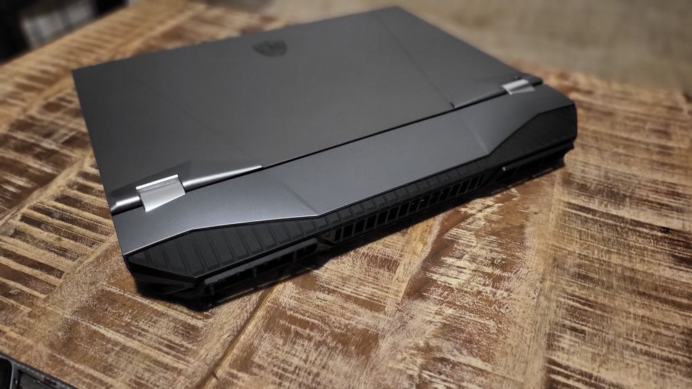 Култовият лаптоп MSI Titan GT76 с компоненти на Desktop настолен PC