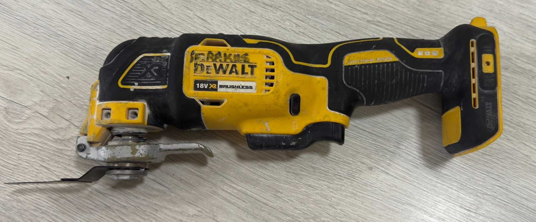 Продавам Мултифункционален инструмент DeWalt DCS355