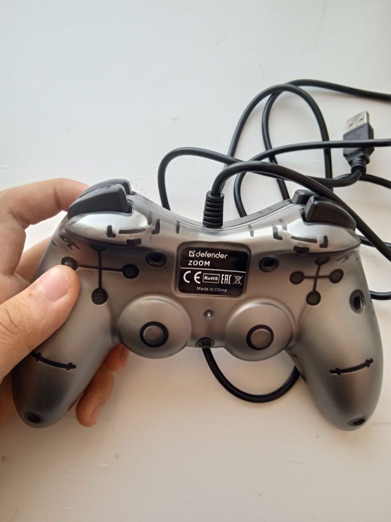 Продам отличный геймпад, для игр пк/компьютера. Торг возможен