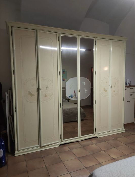 Dulap Italian elegant cu oglinzi – 6 uși, stil clasic, impecabil