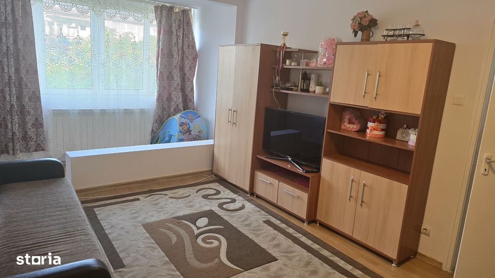 Vand apartament cu 2 camere in Deva, zona Lalelelor, etaj 3, mobilat