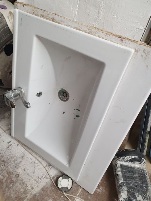 Раковина ширина 70см