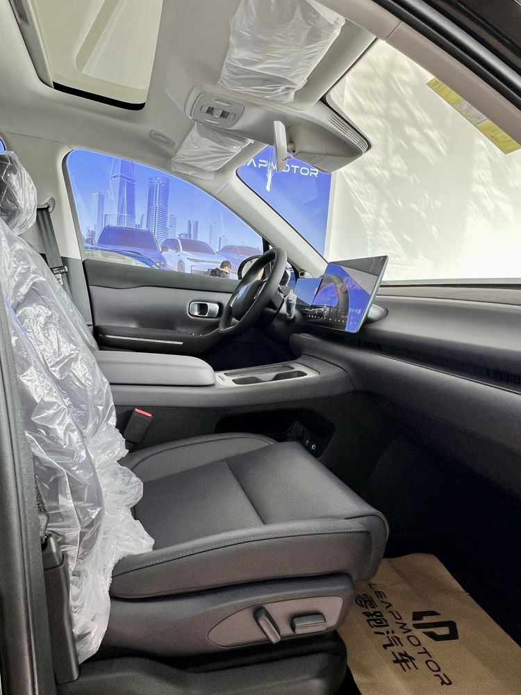 Расмий Leapmotor C16 2025 Gibrid 2 позиция
